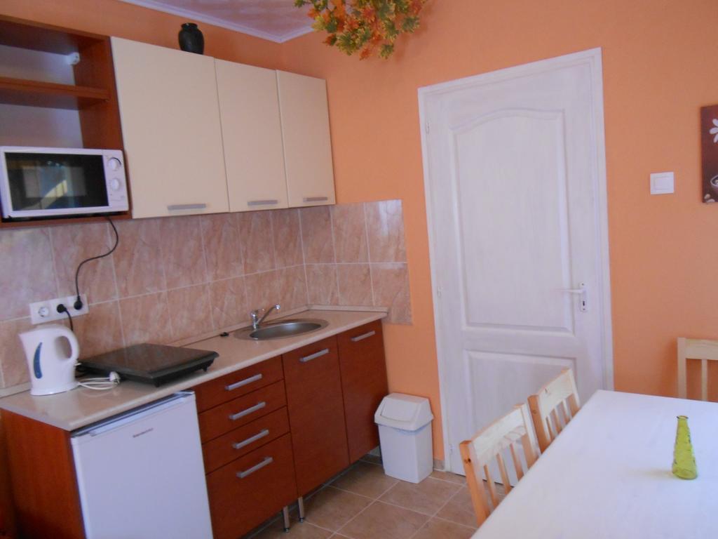 Castello Vendeg Es Apartmanhaz Eger Room photo