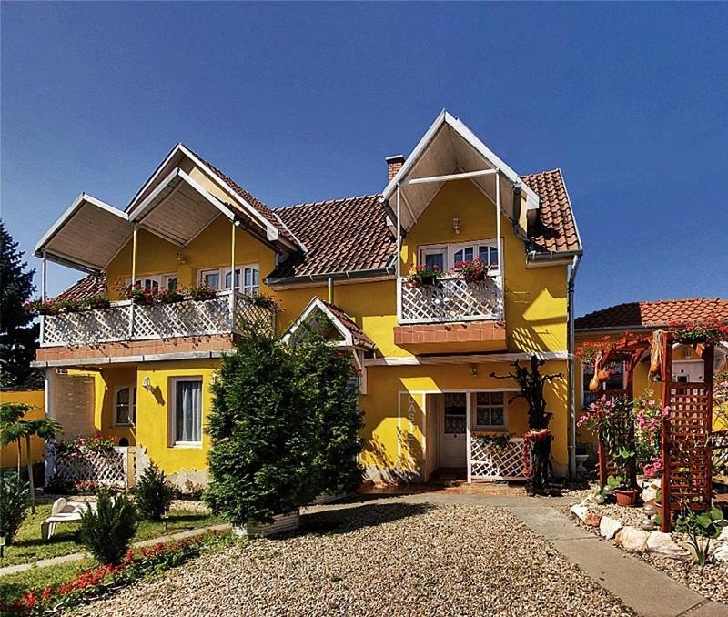 Castello Vendeg Es Apartmanhaz Eger Exterior photo