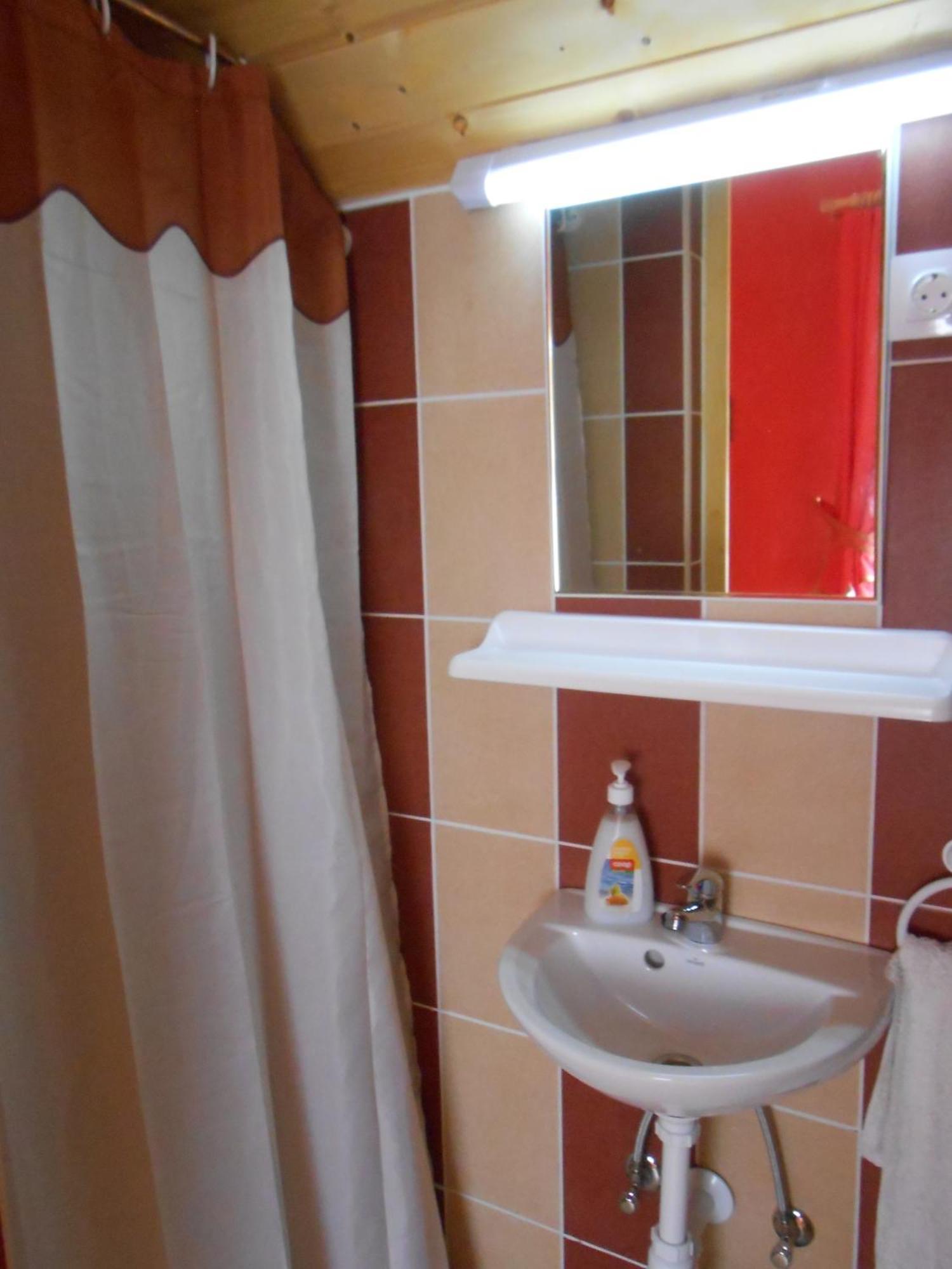 Castello Vendeg Es Apartmanhaz Eger Room photo