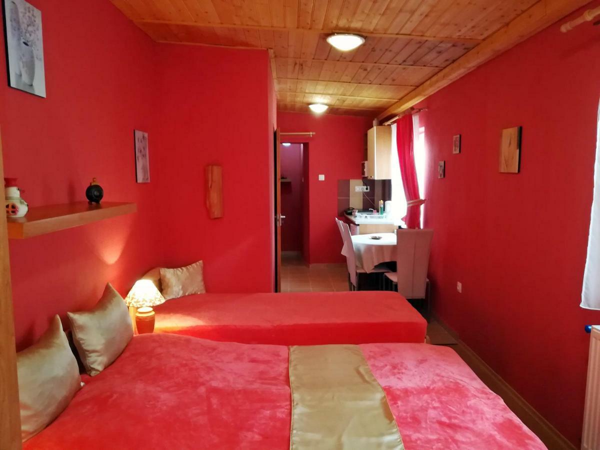 Castello Vendeg Es Apartmanhaz Eger Exterior photo